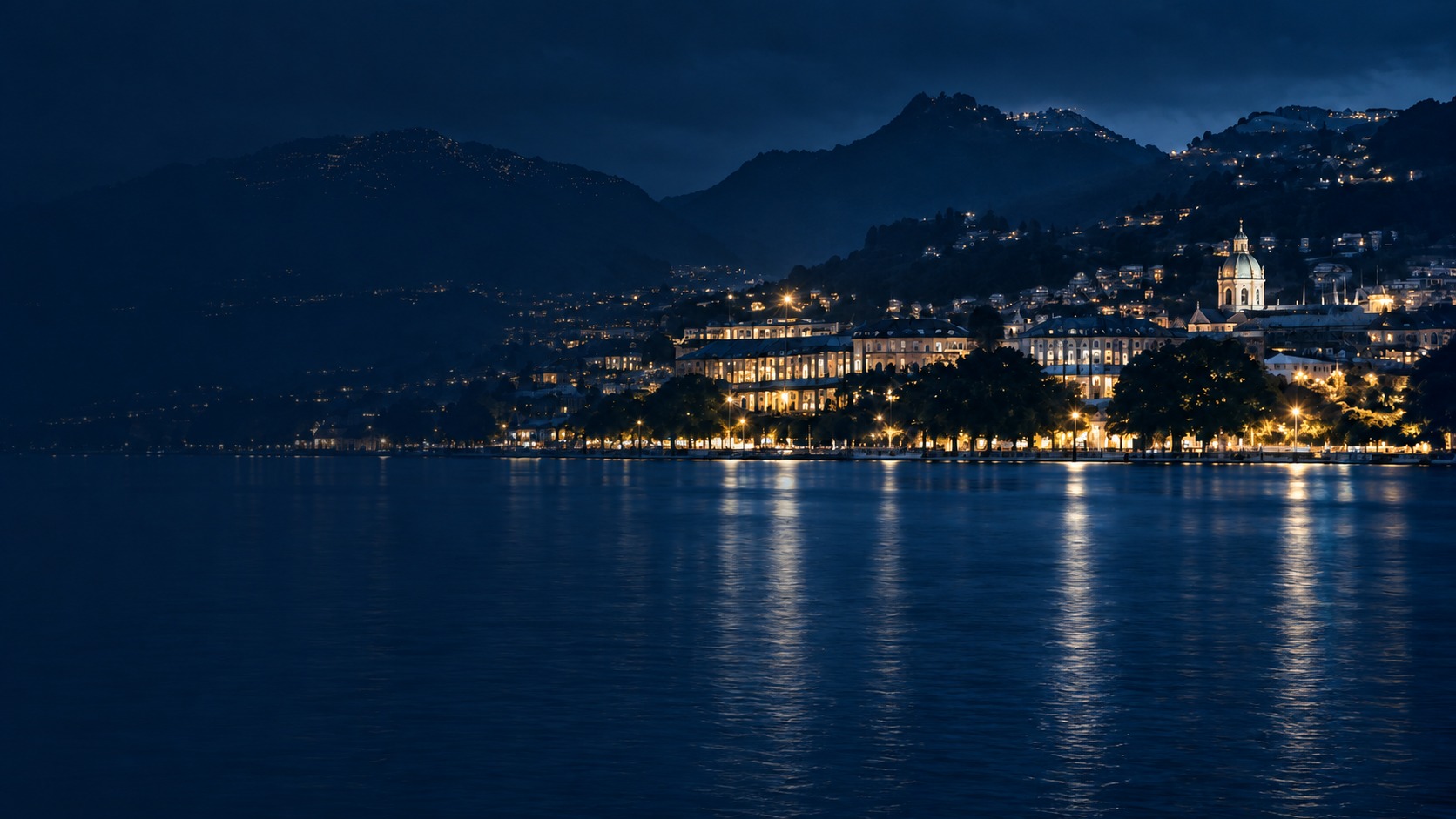 Skyline di un distretto finanziario europeo all'ora blu